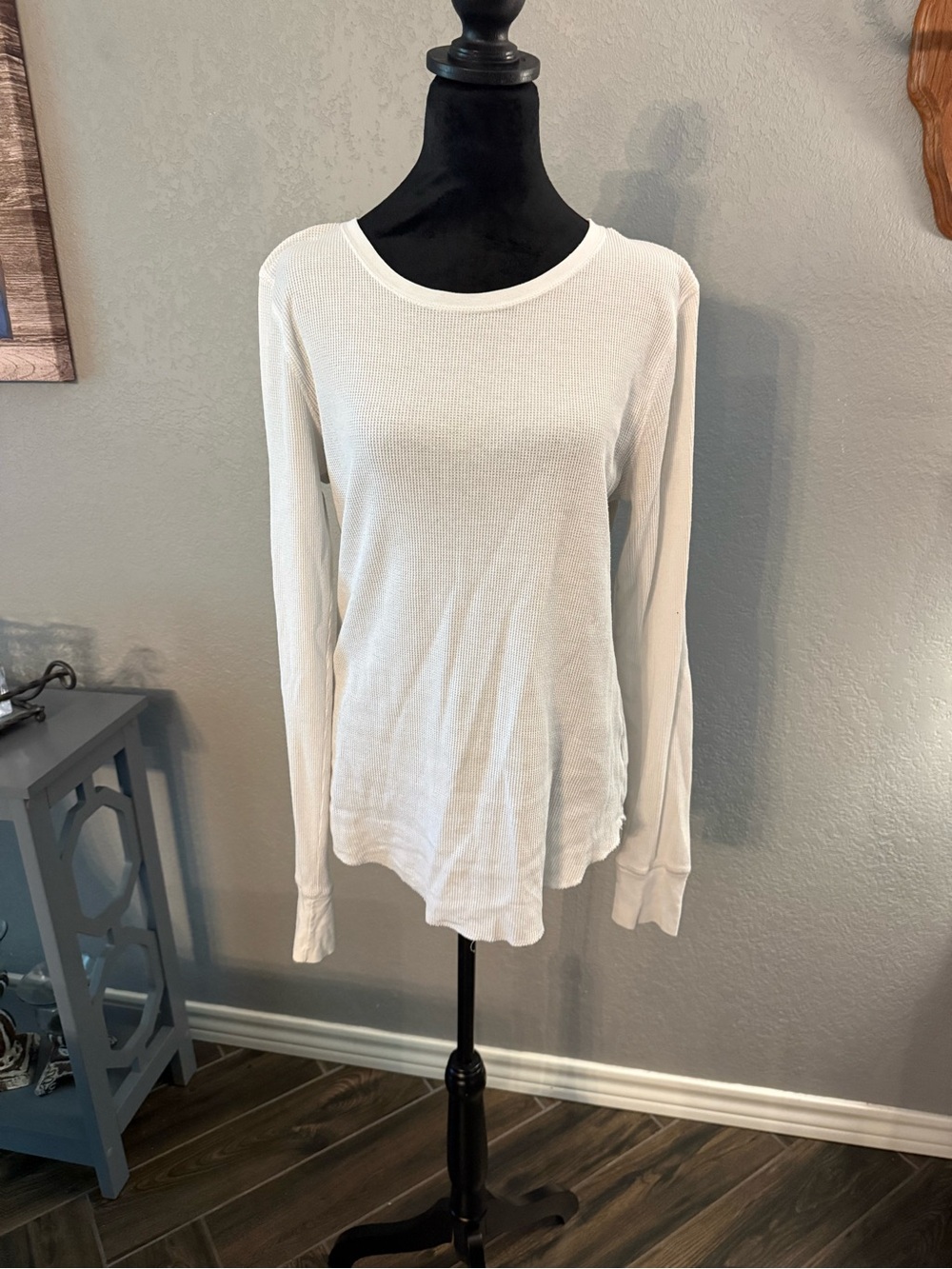 Old Navy Women's White Long-Sleeve Thermal Tee